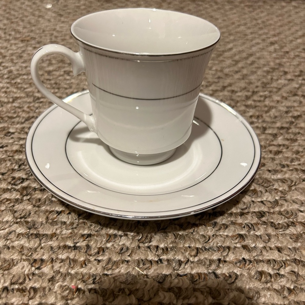 Simplicity fine China, teacups and saucers